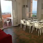 Marotta, 50 Mt Dal Mare, Aria Condizionata, Wi-fi Gratuita, Parcheggio, 2 Camere, 6 Letti,