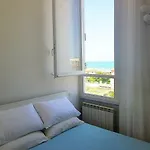 Marotta, 50 Mt Dal Mare, Aria Condizionata, Wi-fi Gratuita, Parcheggio, 2 Camere, 6 Letti, アパート