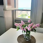 Marotta, 50 Mt Dal Mare, Aria Condizionata, Wi-fi Gratuita, Parcheggio, 2 Camere, 6 Letti,