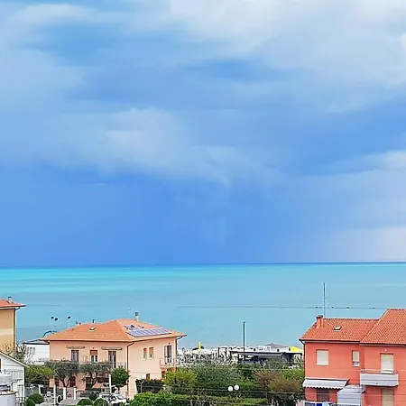 Marotta, 50 Mt Dal Mare, Aria Condizionata, Wi-Fi Gratuita, 2 Camere, 6 Letti, *