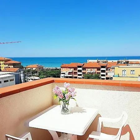 Appartamento Marotta, 50 Mt Dal Mare Con Aria Condizionata, 2 Camere, 6 Letti Marotta