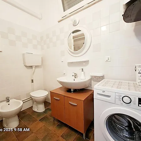 Marotta, 50 Mt Dal Mare Con Aria Condizionata, 2 Camere, 6 Letti Appartamento *