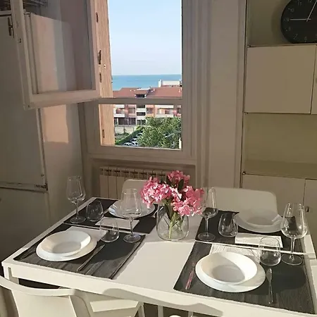 Marotta, 50 Mt Dal Mare Con Aria Condizionata, 2 Camere, 6 Letti *