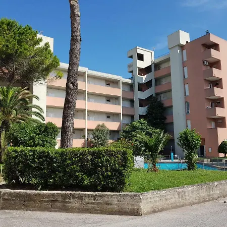 Marotta, 50 Mt Dal Mare Con Aria Condizionata, 2 Camere, 6 Letti