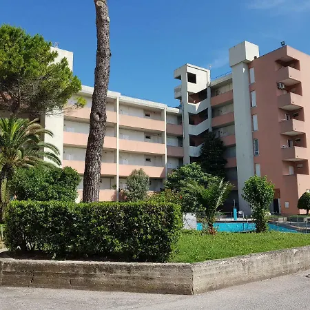 Marotta, 50 Mt Dal Mare Con Aria Condizionata, 2 Camere, 6 Letti