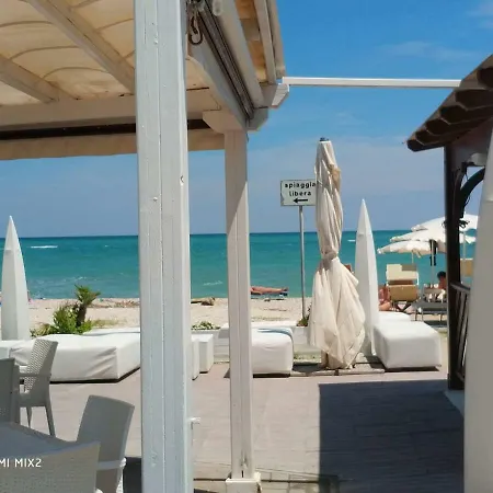 Marotta, 50 Mt Dal Mare Con Aria Condizionata, 2 Camere, 6 Letti *