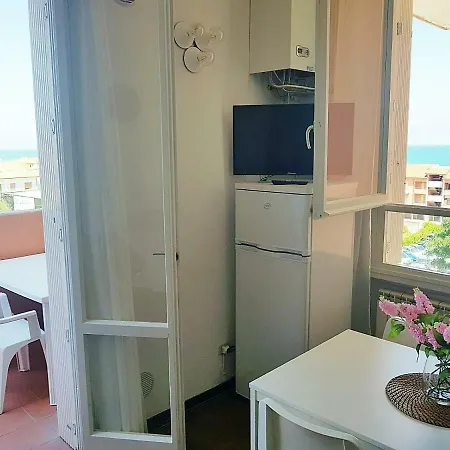 Marotta, 50 Mt Dal Mare Con Aria Condizionata, 2 Camere, 6 Letti *