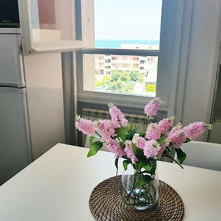 Marotta, 50 Mt Dal Mare Con Aria Condizionata, 2 Camere, 6 Letti