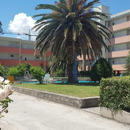 Appartamento Marotta, 50 Mt Dal Mare Con Aria Condizionata, 2 Camere, 6 Letti Marotta