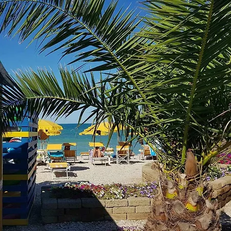 Marotta, 50 Mt Dal Mare, Aria Condizionata, Wi-Fi Gratuita, 2 Camere, 6 Letti, Marotta