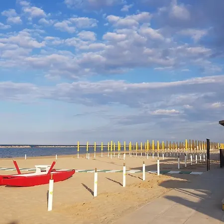 Lejlighed Marotta, 50 Mt Dal Mare, Sea & Apartments, Sea&business, Clima, Wi-fi Veloce, Parking, 2 Camere, 6 Letti Marotta