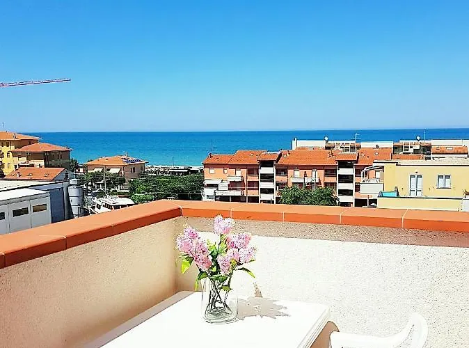 Apartment Marotta, 50 Mt Dal Mare, Aria Condizionata, Wi-Fi Gratuita, 2 Camere, 6 Letti, Marotta
