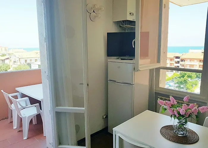 Marotta, 50 Mt Dal Mare, Aria Condizionata, Wi-Fi Gratuita, 2 Camere, 6 Letti, *